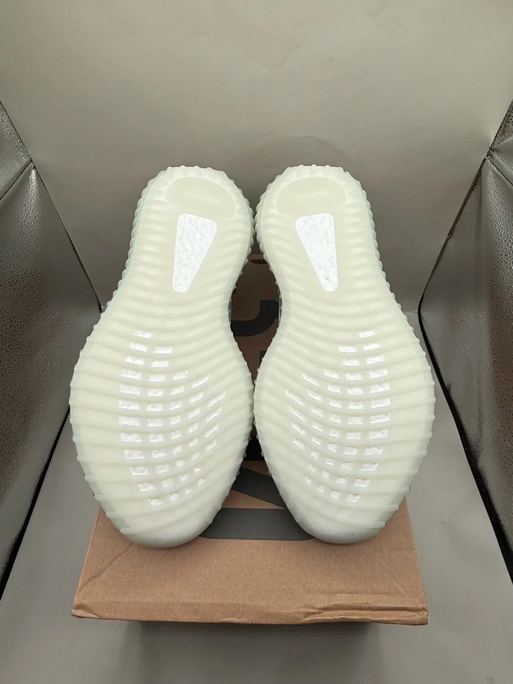 Adidas Yeezy Boost 350 V2 Blue Tint Men Size 11 Brand New